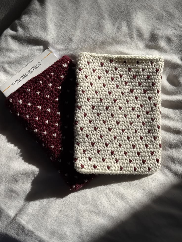 Crochet Heart Eyes Kindle Sleeve